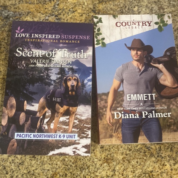 Dozen Harlequin books - Picture 2 of 7